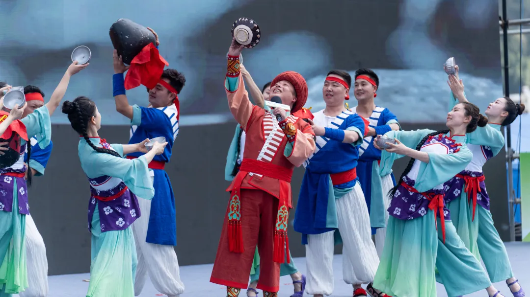 2025汉中镇巴春日盛宴，解锁油菜花海文旅新玩法！